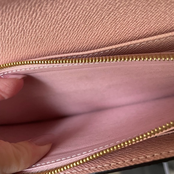 Louis Vuitton Monogram Sarah Wallet with Rose Ballerine Interior - Picture 10 of 12